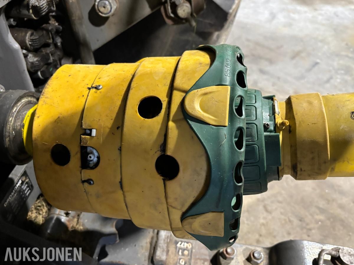 2015 McHale Fusion 3+ rundballepresse med integrert plastpakker