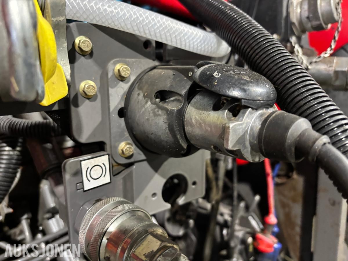 2015 McHale Fusion 3+ rundballepresse med integrert plastpakker