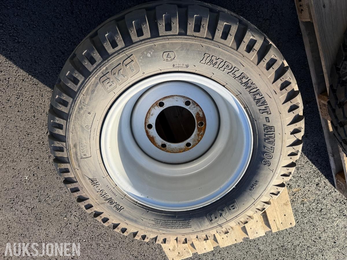 BKT 19.0/45-17 Implement AW 708 hjul med felg