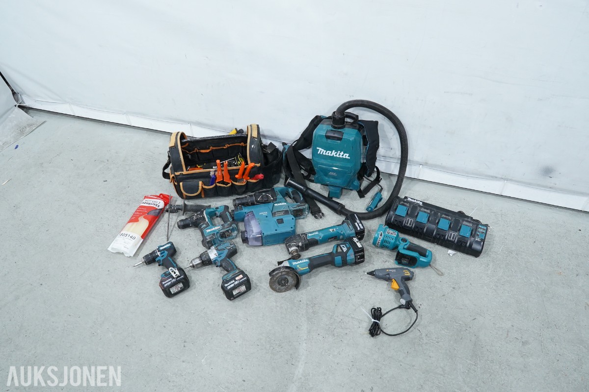 Parti Makita elektroverktøy med batterier og lader 