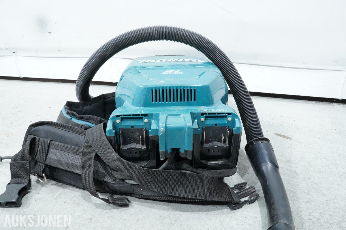 Parti Makita elektroverktøy med batterier og lader 