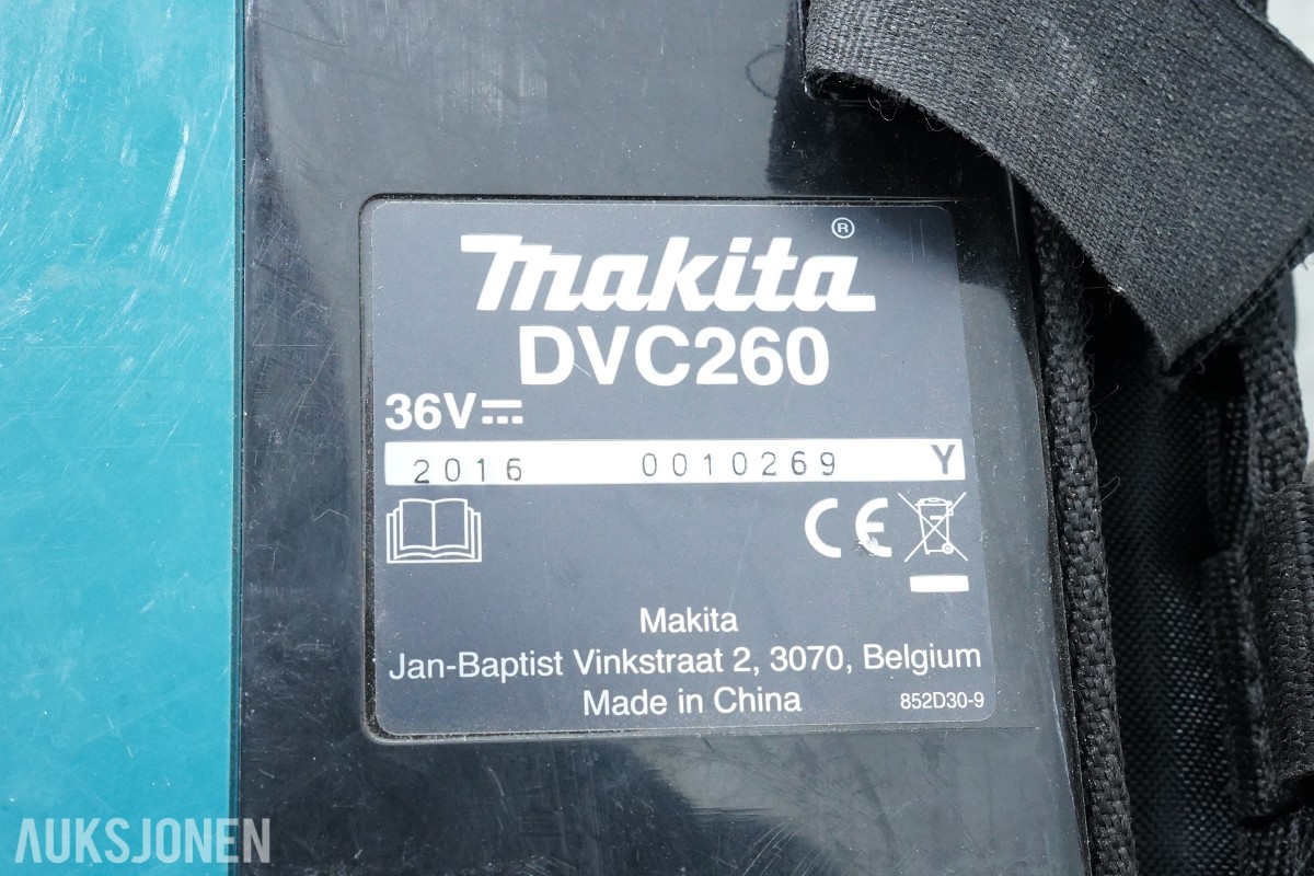 Parti Makita elektroverktøy med batterier og lader 