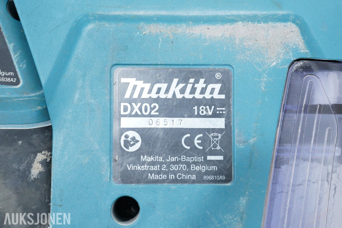 Parti Makita elektroverktøy med støvsuger, arbeidslys og lader