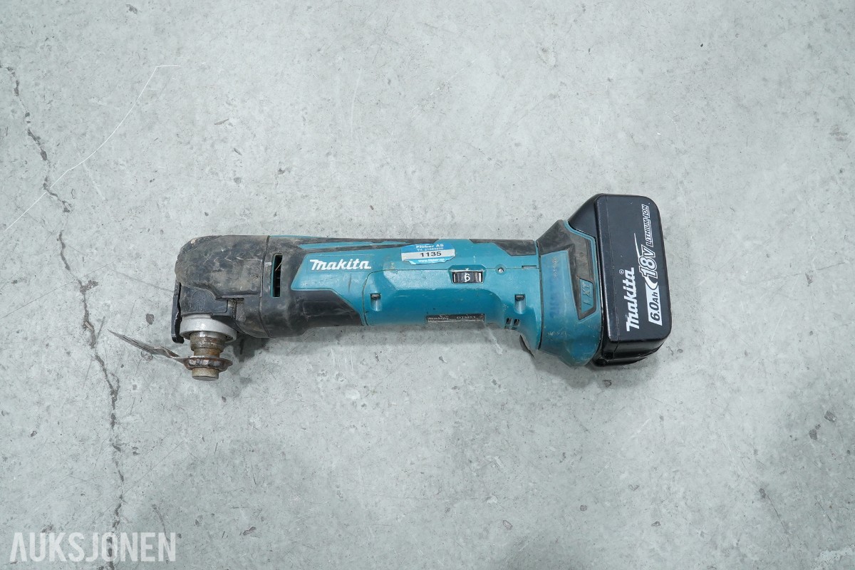 Parti Makita elektroverktøy med støvsuger, arbeidslys og lader