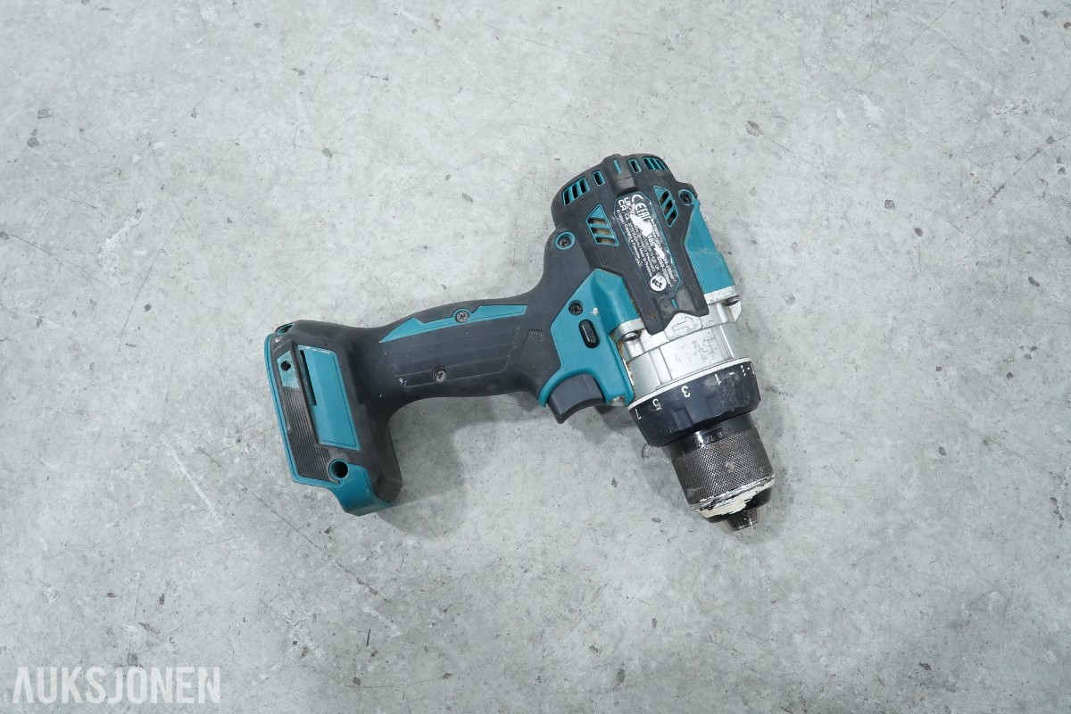 Parti Makita elektroverktøy med støvsuger, arbeidslys og lader
