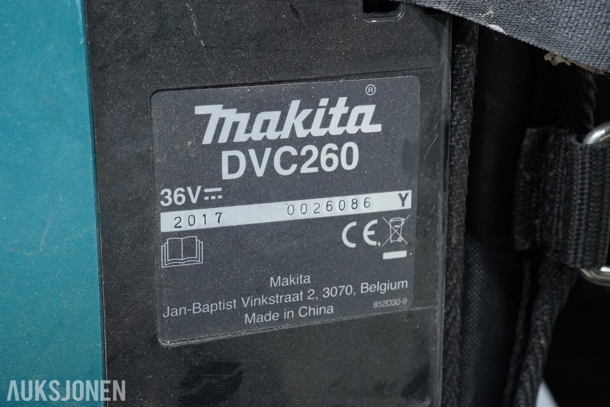 Parti Makita elektroverktøy med støvsuger, arbeidslys og lader