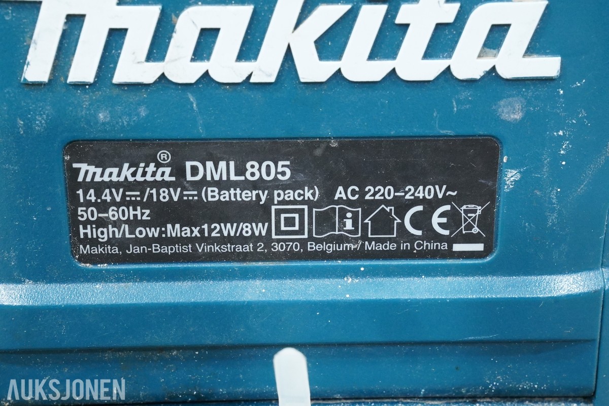 Parti Makita elektroverktøy med støvsuger, arbeidslys og lader