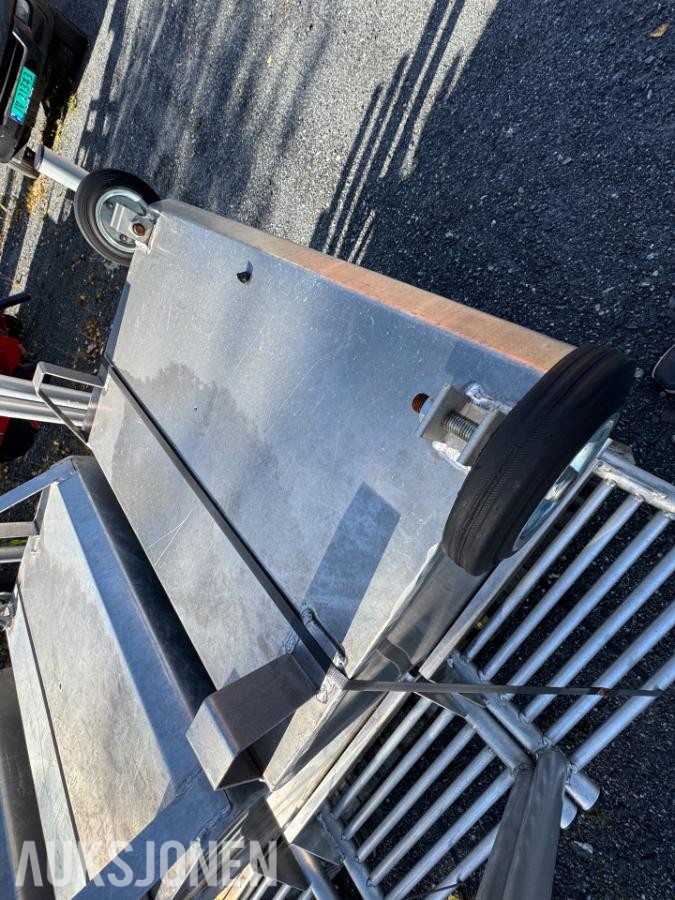 Søppelkasser aluminium på hjul / 5 stk / ubrukt