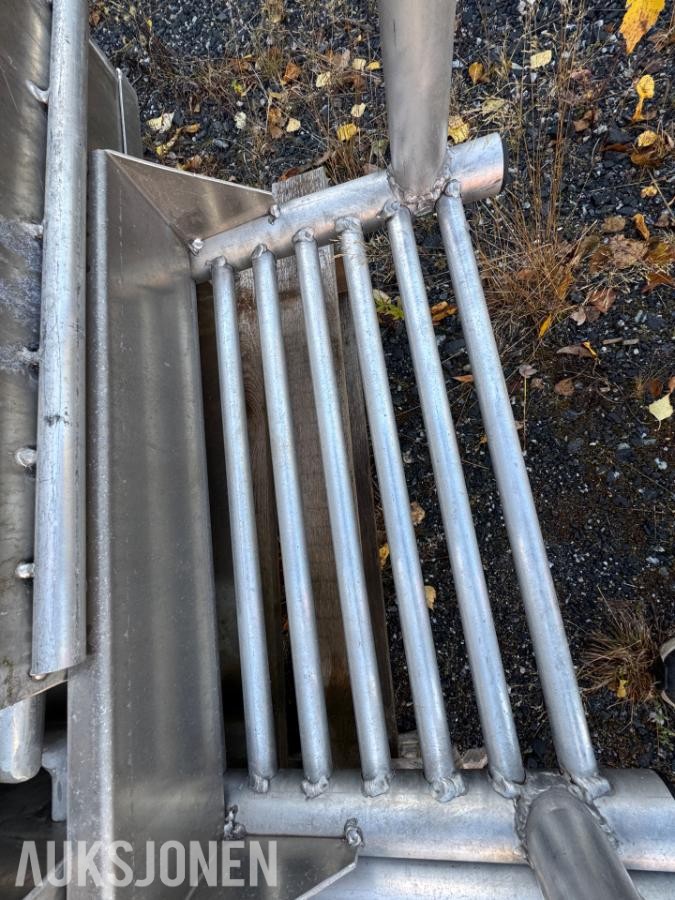 Søppelkasser aluminium på hjul / 5 stk / ubrukt