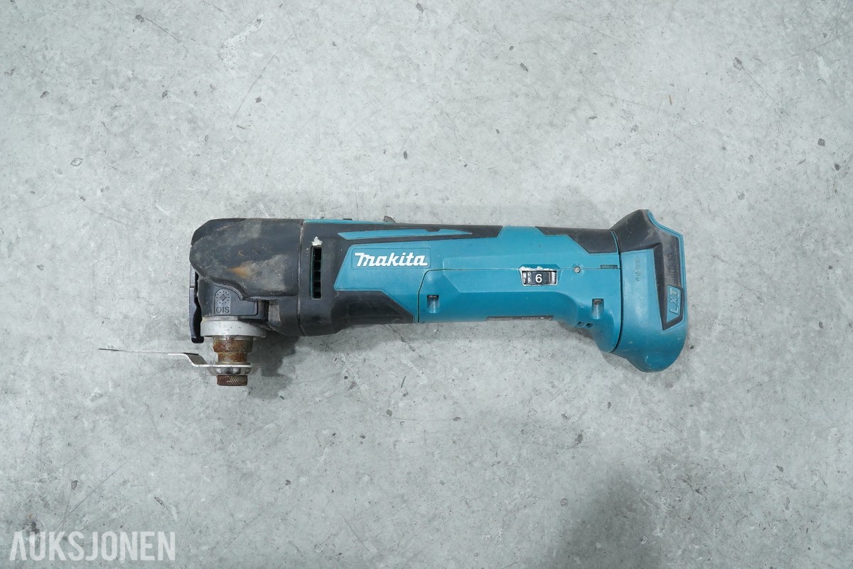 Parti Makita 18V elektroverktøy, støvsuger, radio og håndverktøy