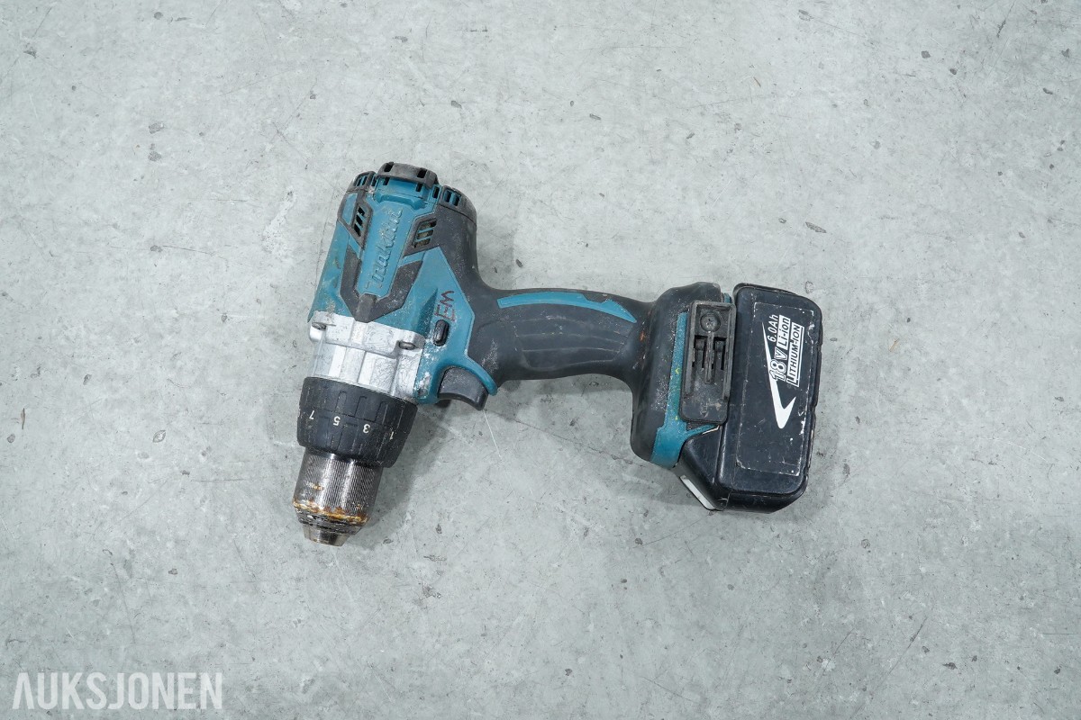 Parti Makita 18V elektroverktøy, støvsuger, radio og håndverktøy