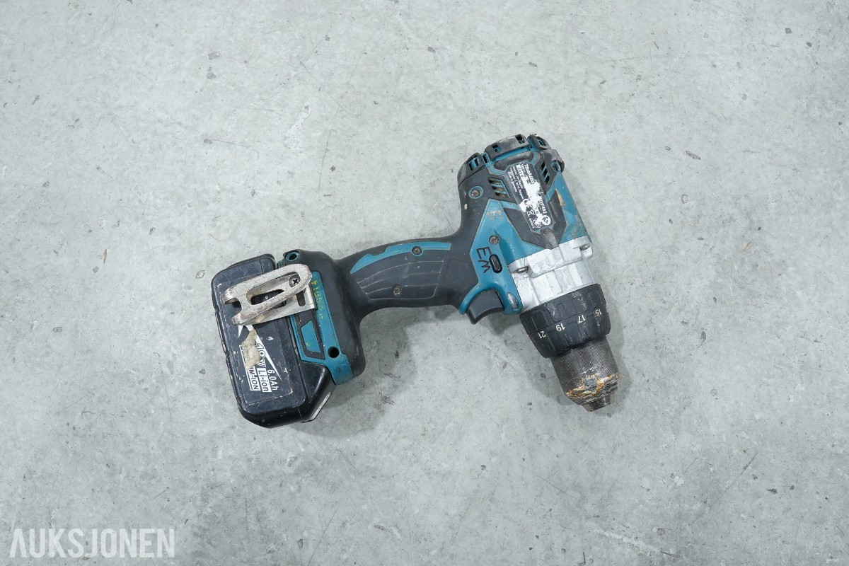 Parti Makita 18V elektroverktøy, støvsuger, radio og håndverktøy