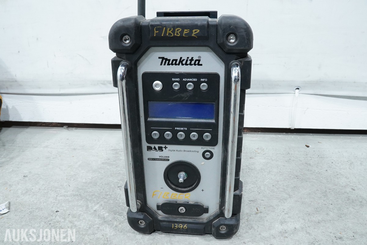 Parti Makita 18V elektroverktøy, støvsuger, radio og håndverktøy