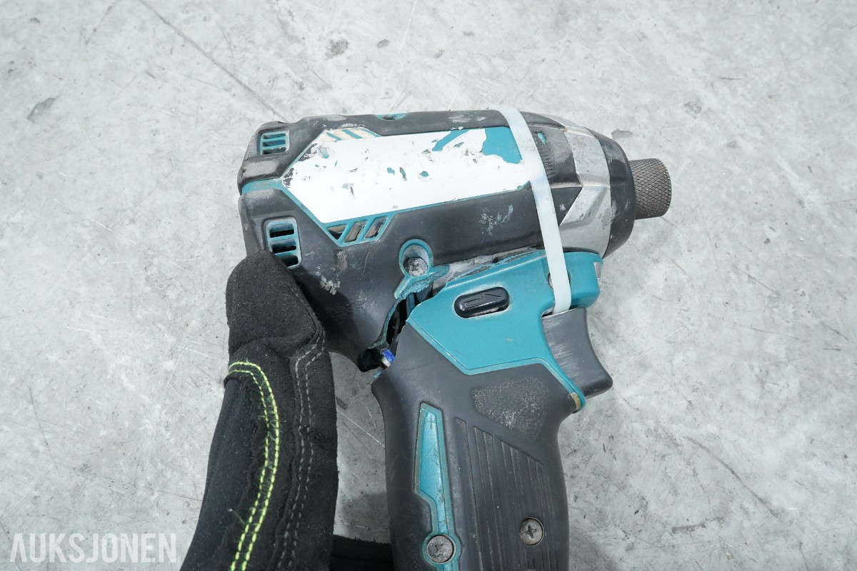 Parti Makita 18V elektroverktøy, støvsuger, radio og håndverktøy