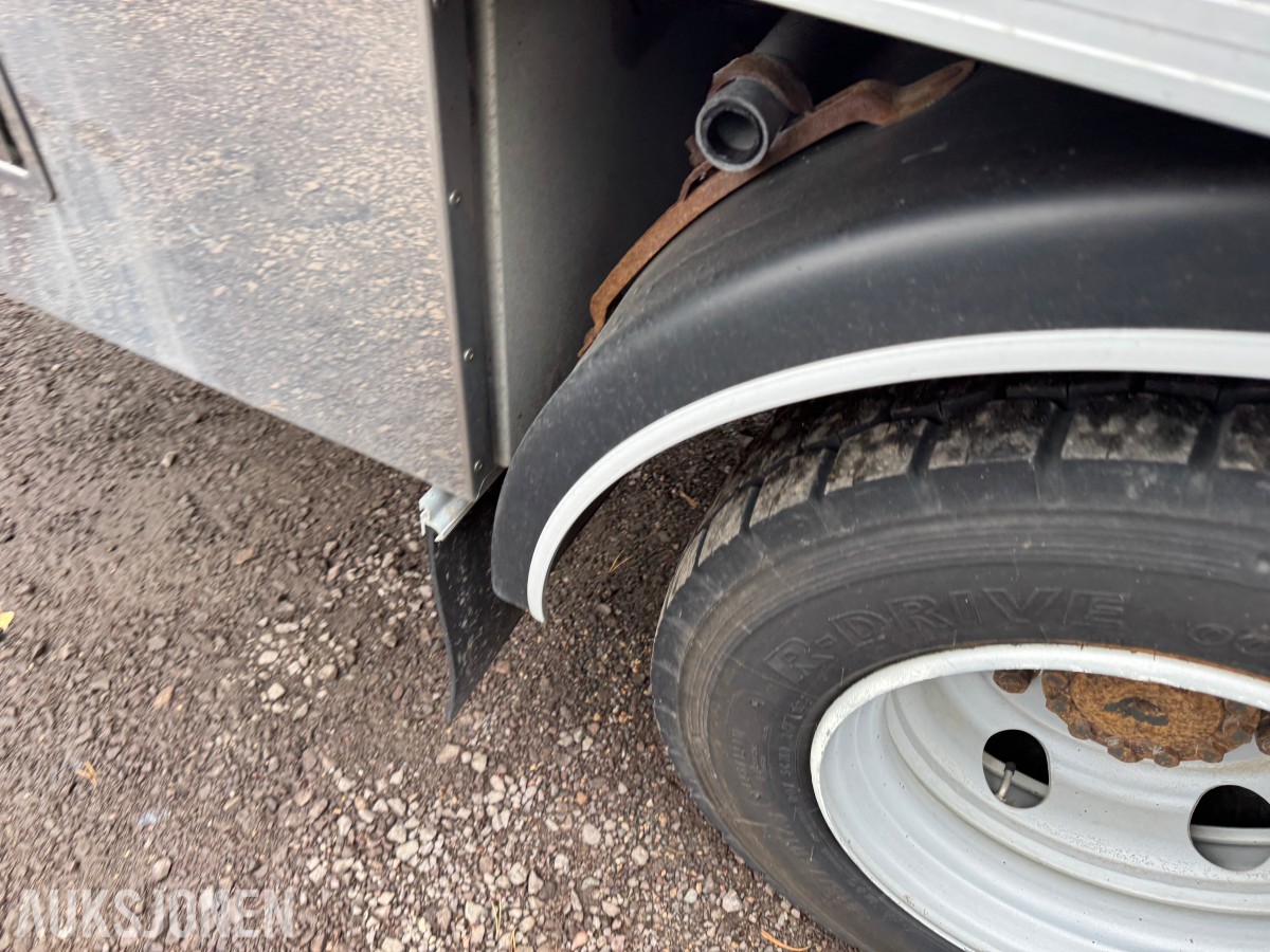 2015 Iveco 80E22/ P servicebil med verkstedinnredning og bakløfter