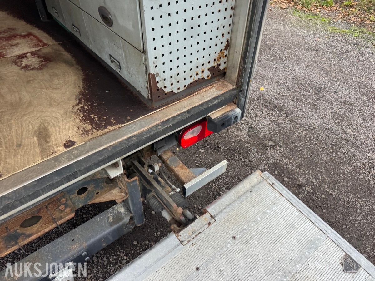 2015 Iveco 80E22/ P servicebil med verkstedinnredning og bakløfter