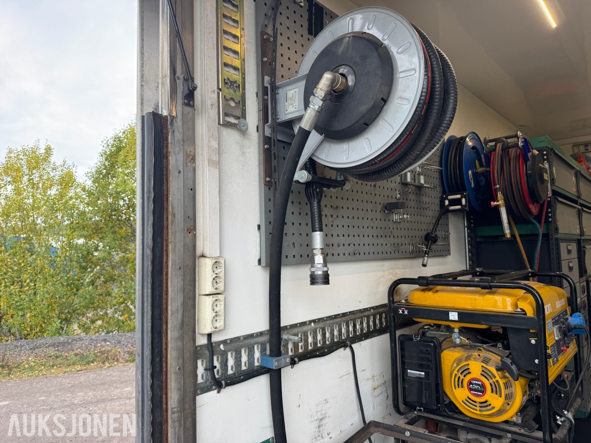 2015 Iveco 80E22/ P servicebil med verkstedinnredning og bakløfter
