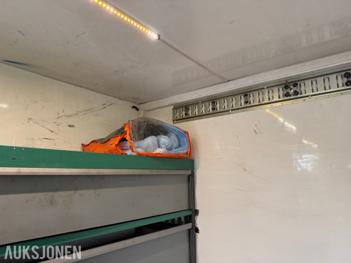 2015 Iveco 80E22/ P servicebil med verkstedinnredning og bakløfter
