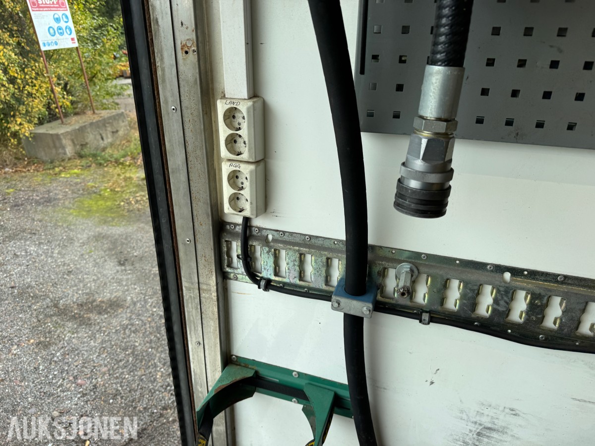 2015 Iveco 80E22/ P servicebil med verkstedinnredning og bakløfter
