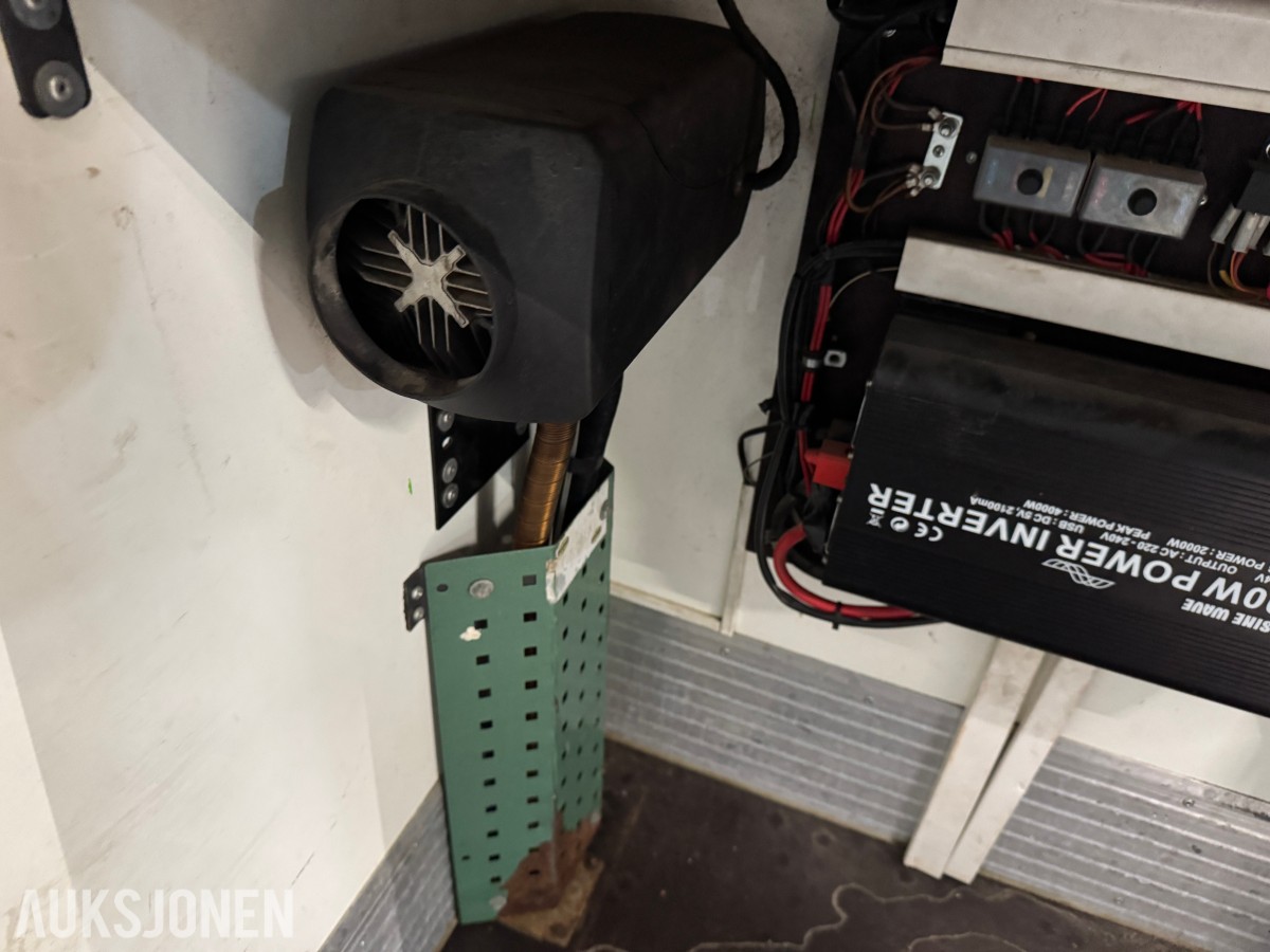 2015 Iveco 80E22/ P servicebil med verkstedinnredning og bakløfter
