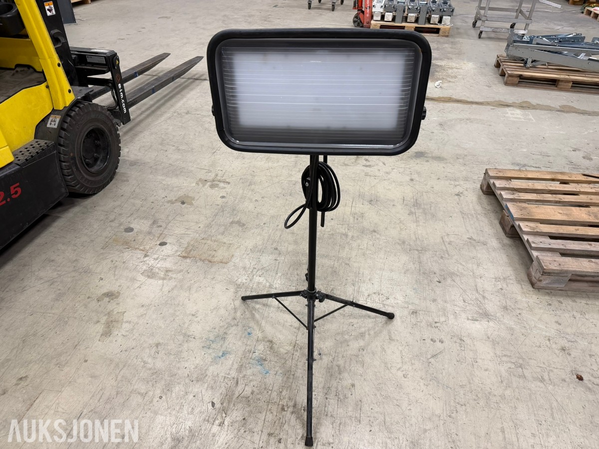 Lena Lighting Magnum SMD LED 44W arbeidslampe med stativ