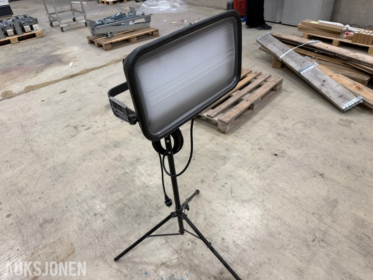 Lena Lighting Magnum SMD LED 44W arbeidslampe med stativ