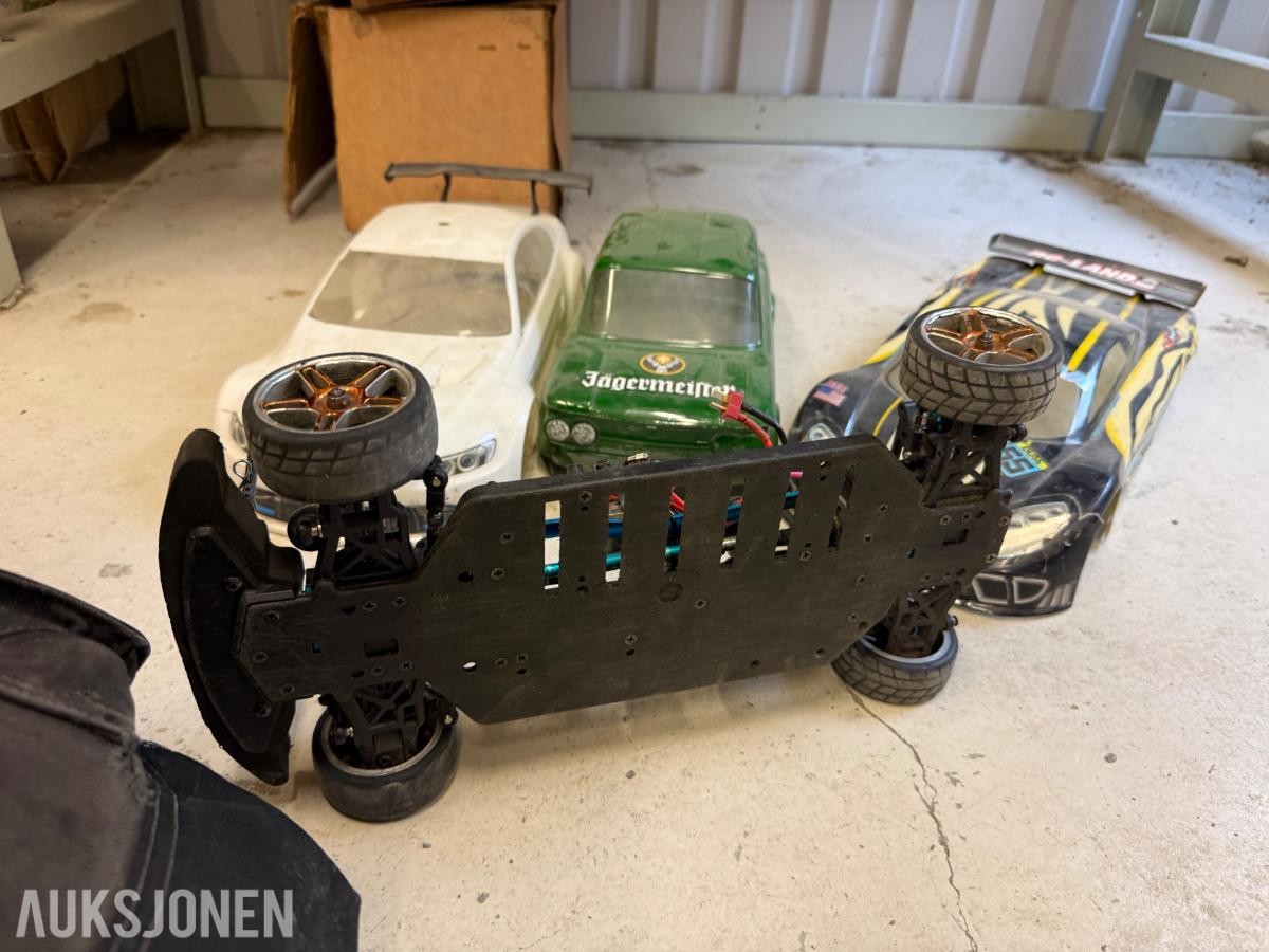 Radiostyrt RC-bil med børsteløs motor – 3 karosserier 