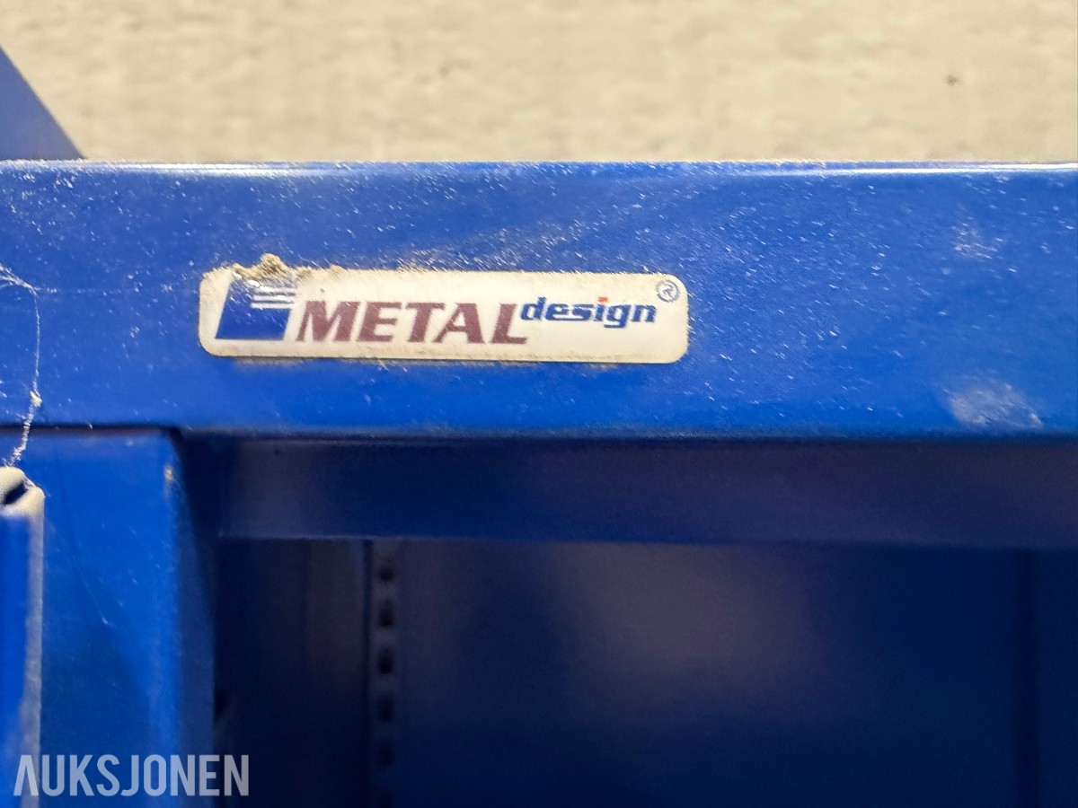 2 stk. Metal Design metallskap med verktøy og tilbehør