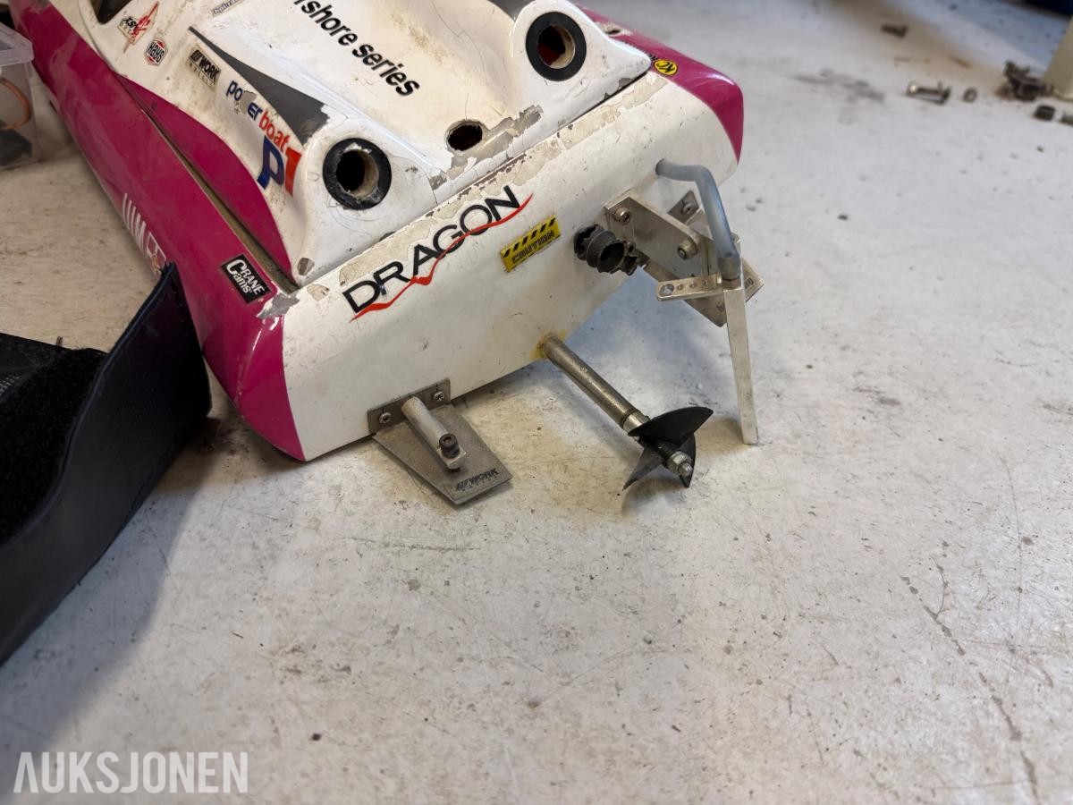 ARPRO radiostyrt racingbåt med fjernkontroll, batterier og tilbehør usikker 