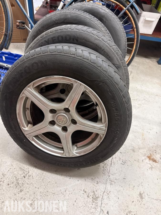 tyfoon dekk. 195/65r15 felger fra golf 4 cab *Ingen minstepris*