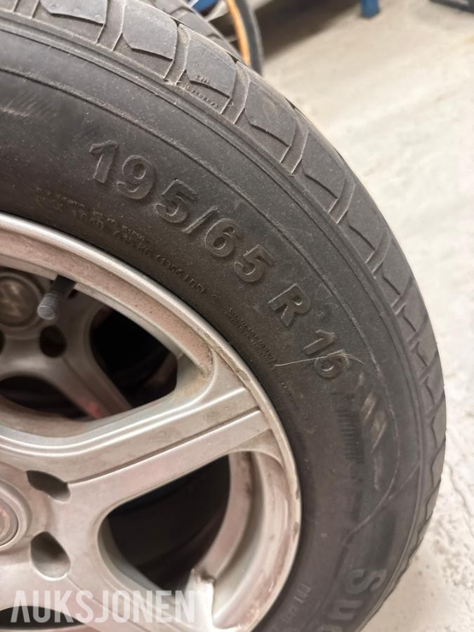 tyfoon dekk. 195/65r15 felger fra golf 4 cab *Ingen minstepris*