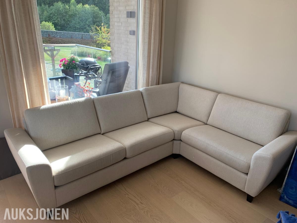 2015 Formfin Hjørnesofa i beige stoff