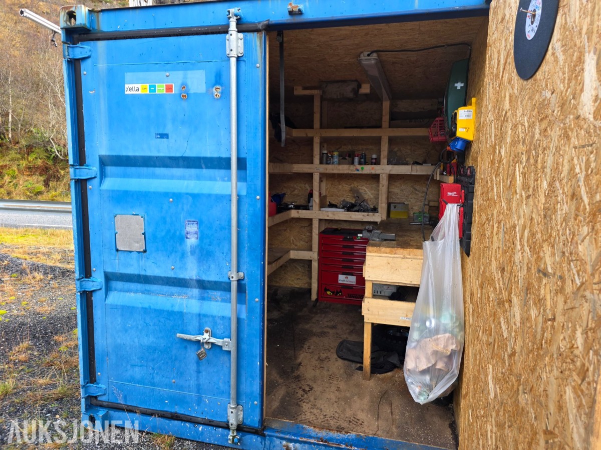 10 fots container med innhold selges