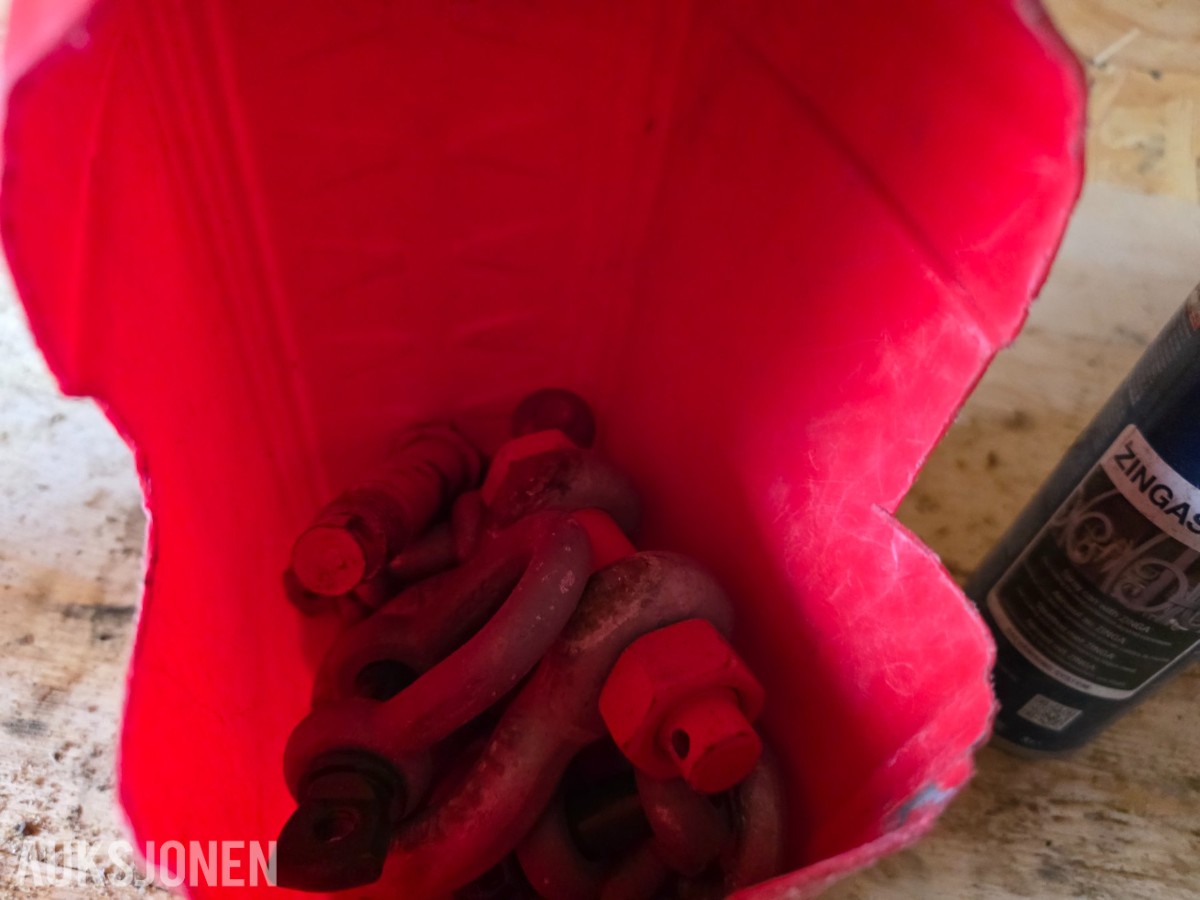 10 fots container med innhold selges