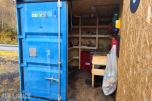 10 fots container med innhold selges