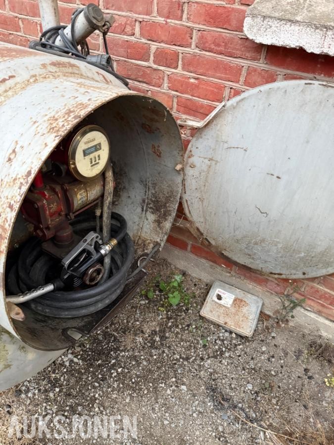 Dieseltank 3000 liter med pumpe – 1988