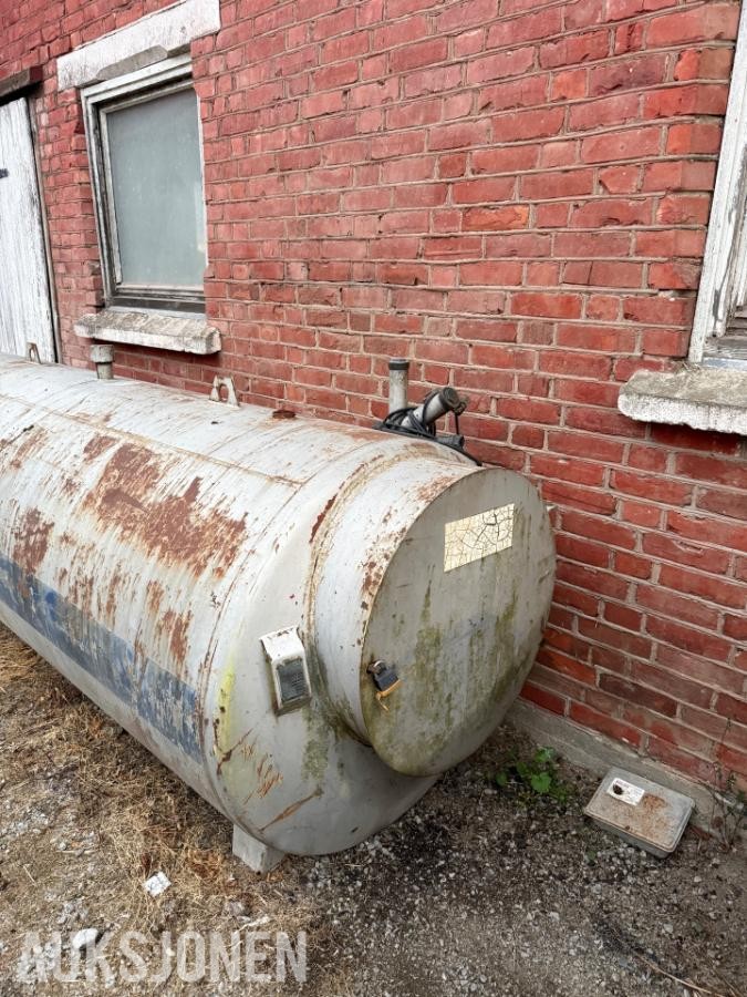 Dieseltank 3000 liter med pumpe – 1988