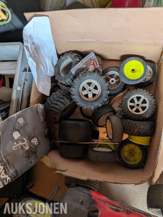 Stor RC Nitro-samling 4 biler, Startkasse, Ladere, Deler, etc.