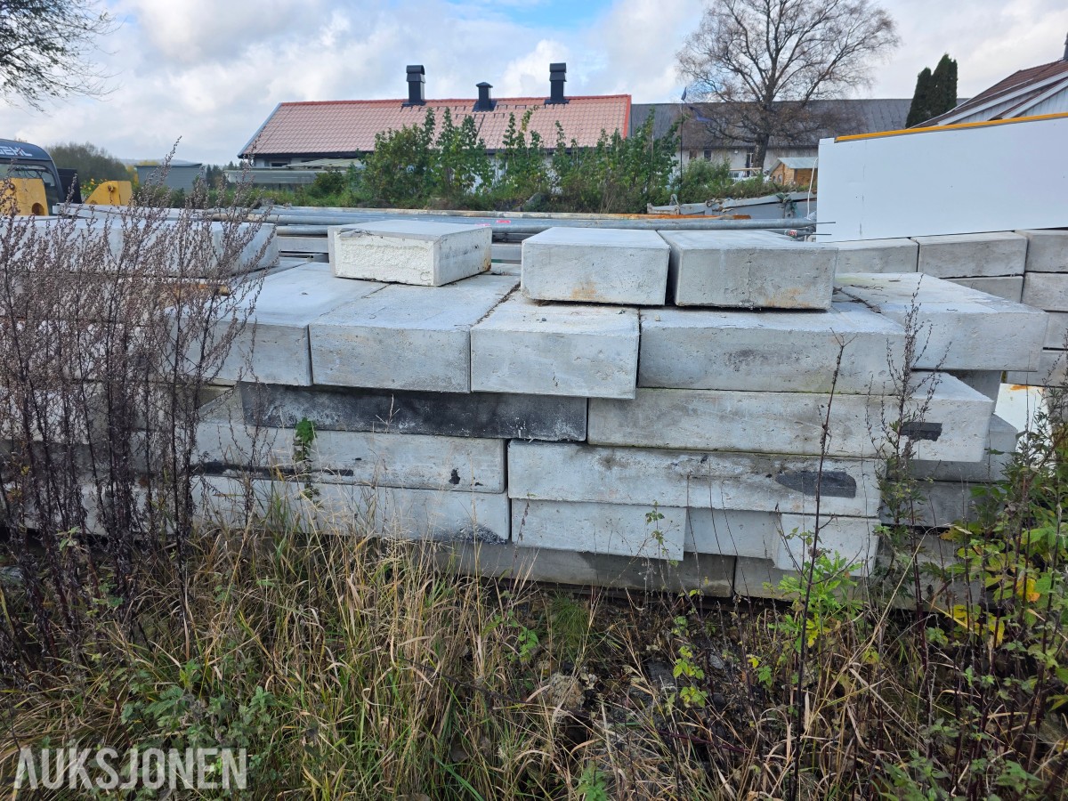 Isolerte elementer ca 100 stk Isopor/EPS innvendig betongssjikt utvendig