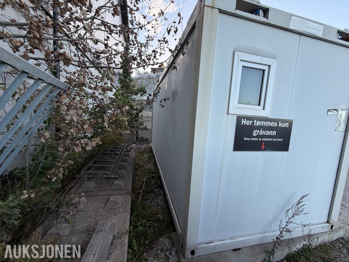 Sanitærcontainer m/ toaletter og dusj