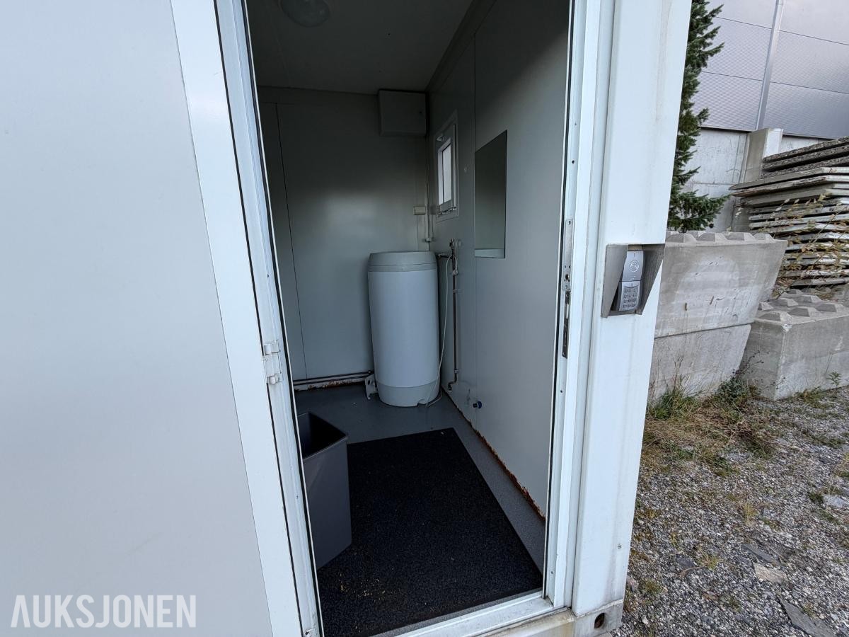 Sanitærcontainer m/ toaletter og dusj