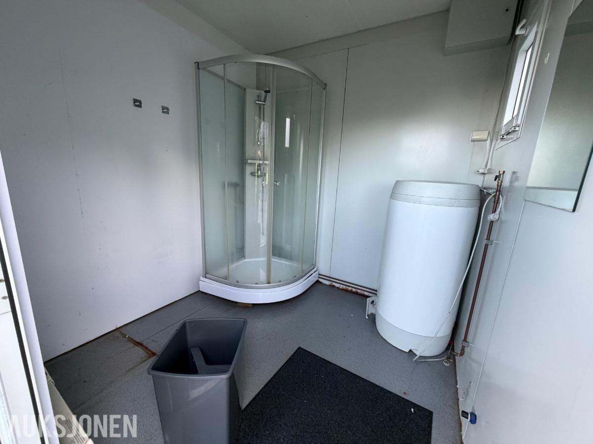Sanitærcontainer m/ toaletter og dusj