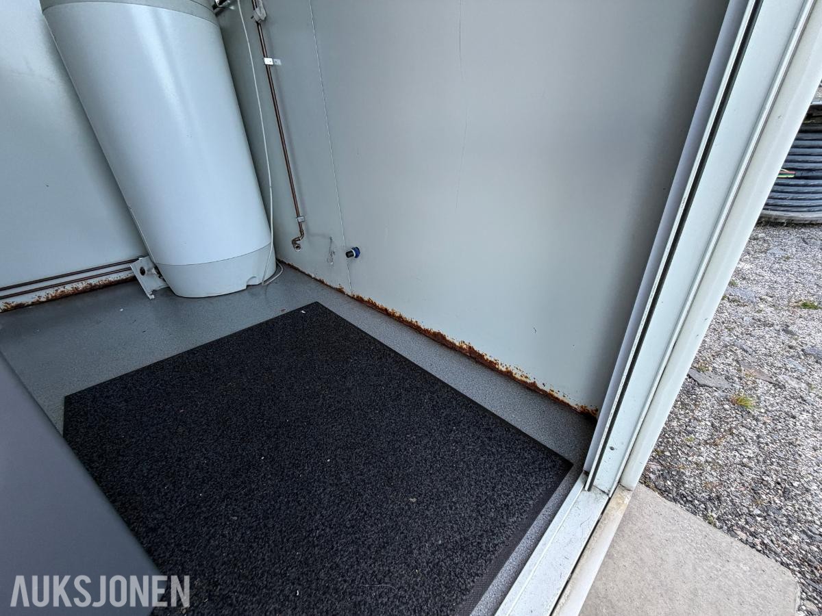 Sanitærcontainer m/ toaletter og dusj
