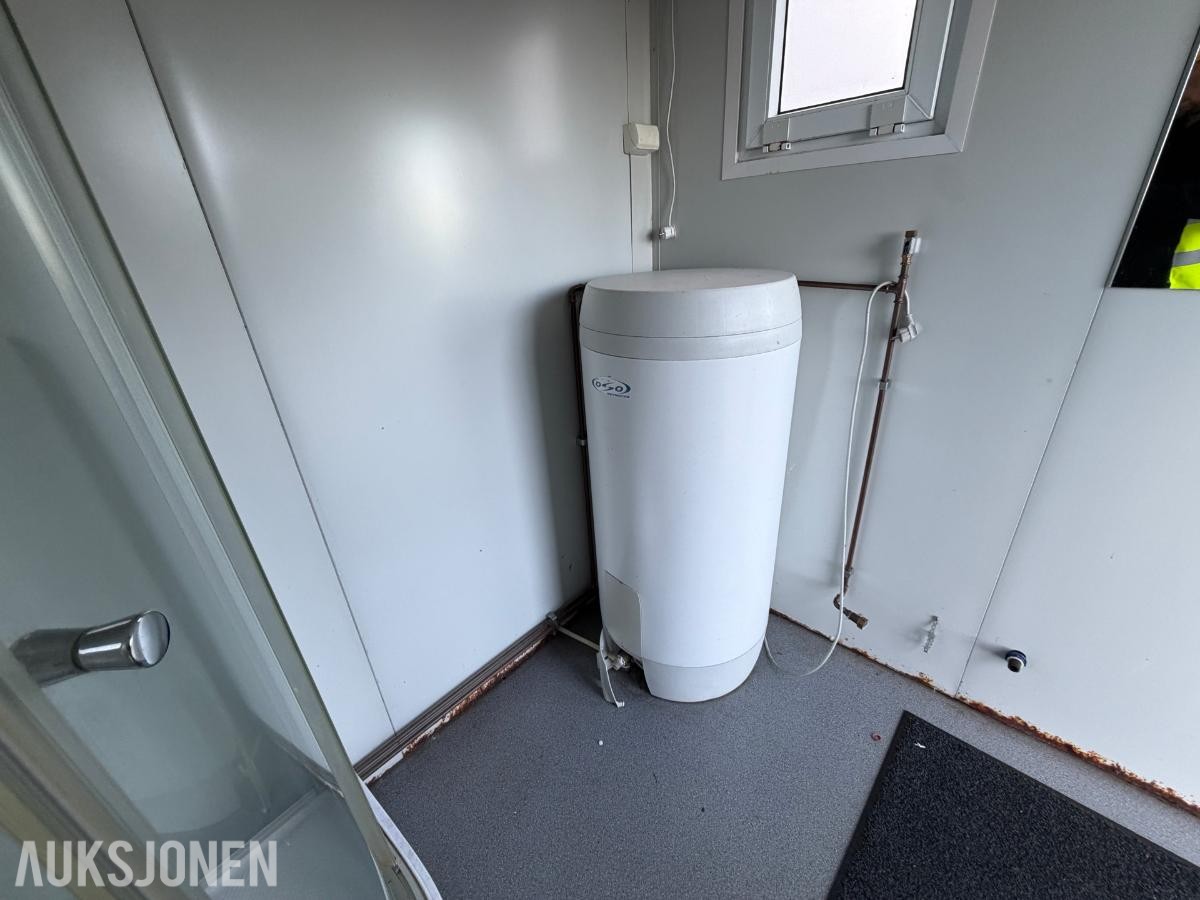 Sanitærcontainer m/ toaletter og dusj
