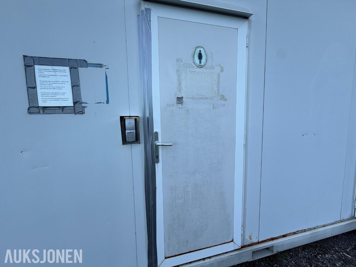 Sanitærcontainer m/ toaletter og dusj