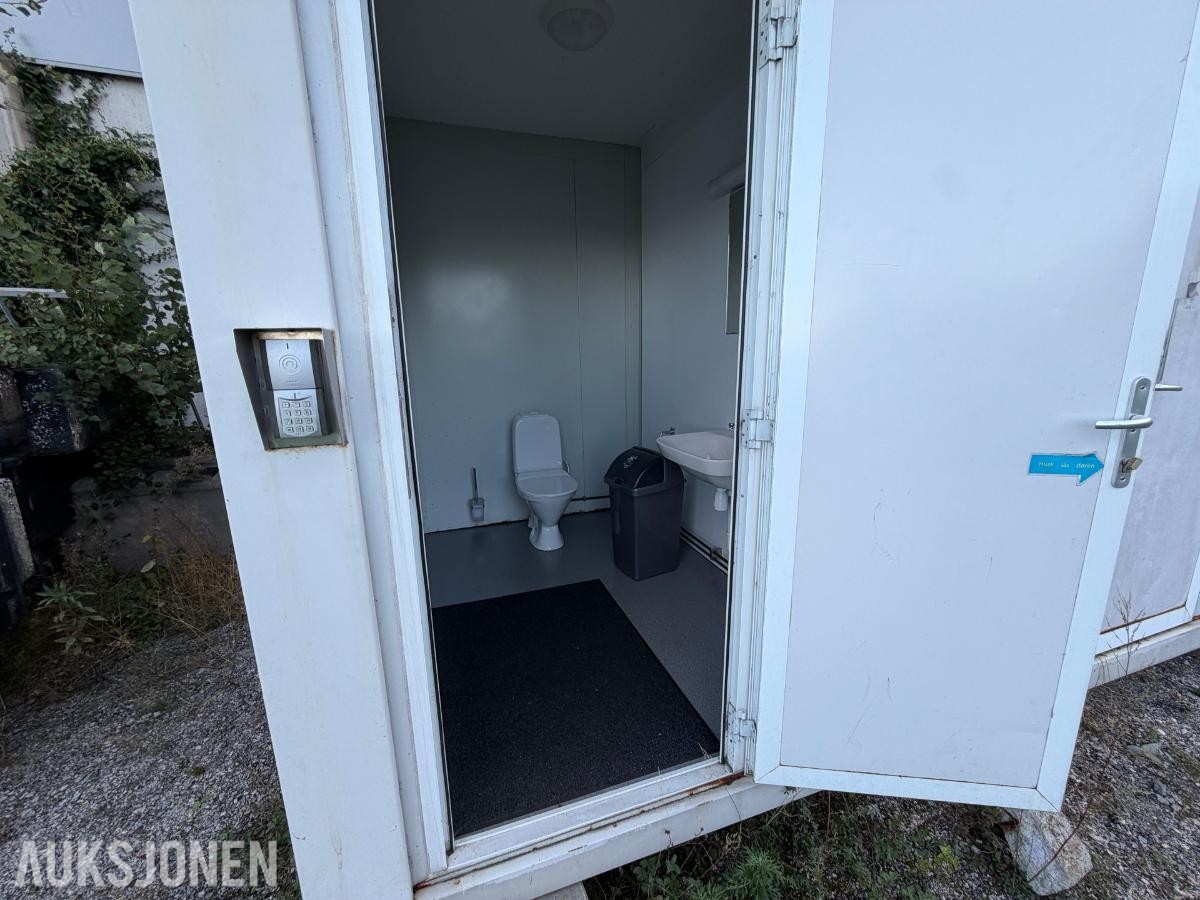 Sanitærcontainer m/ toaletter og dusj