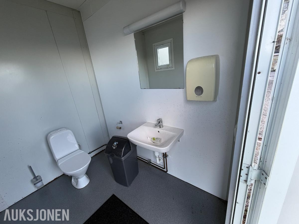 Sanitærcontainer m/ toaletter og dusj