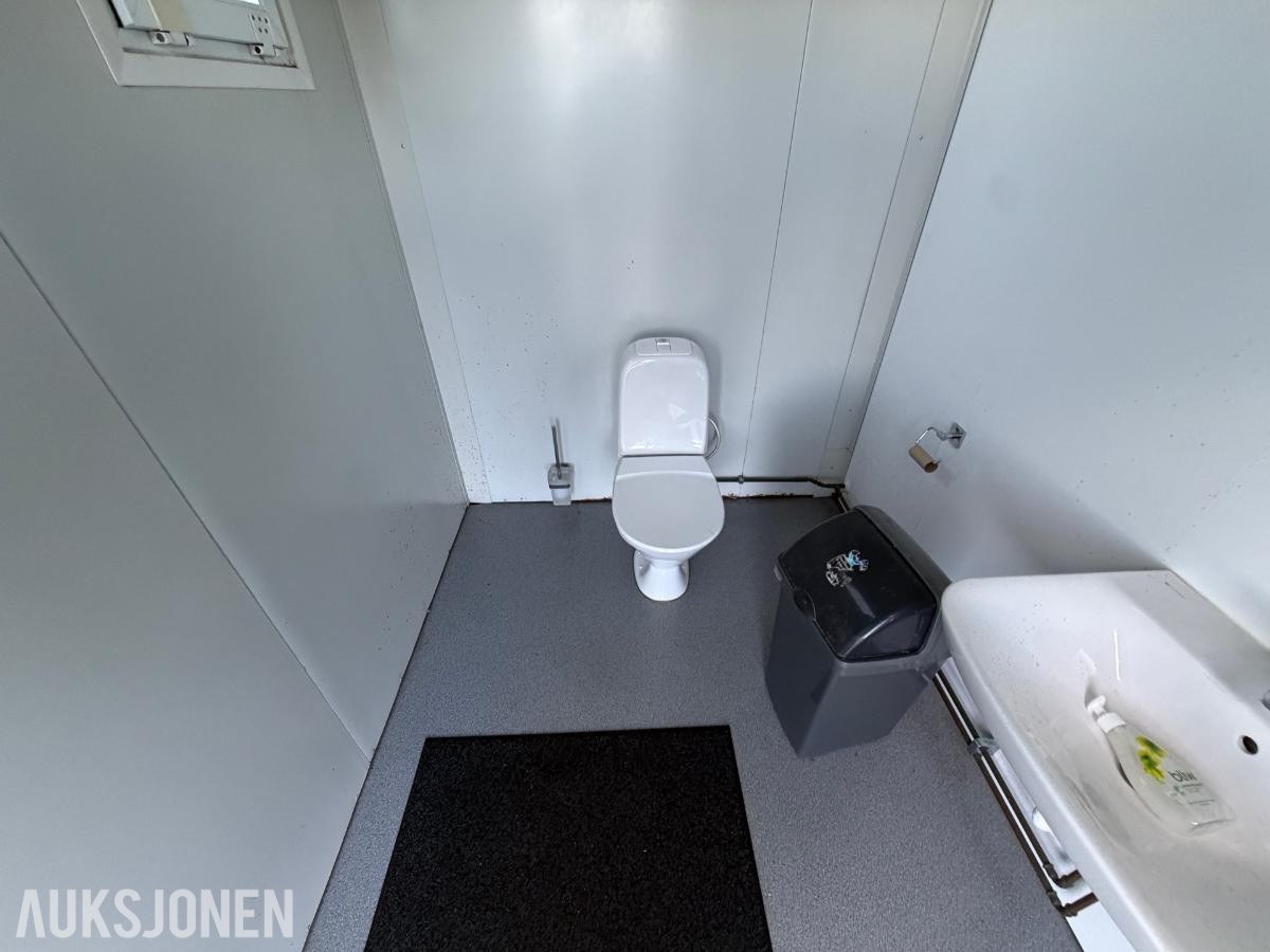 Sanitærcontainer m/ toaletter og dusj