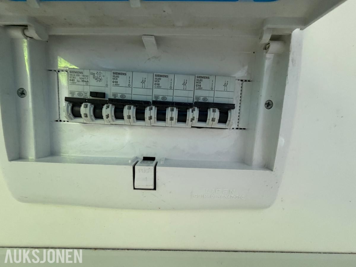 Sanitærcontainer m/ toaletter og dusj