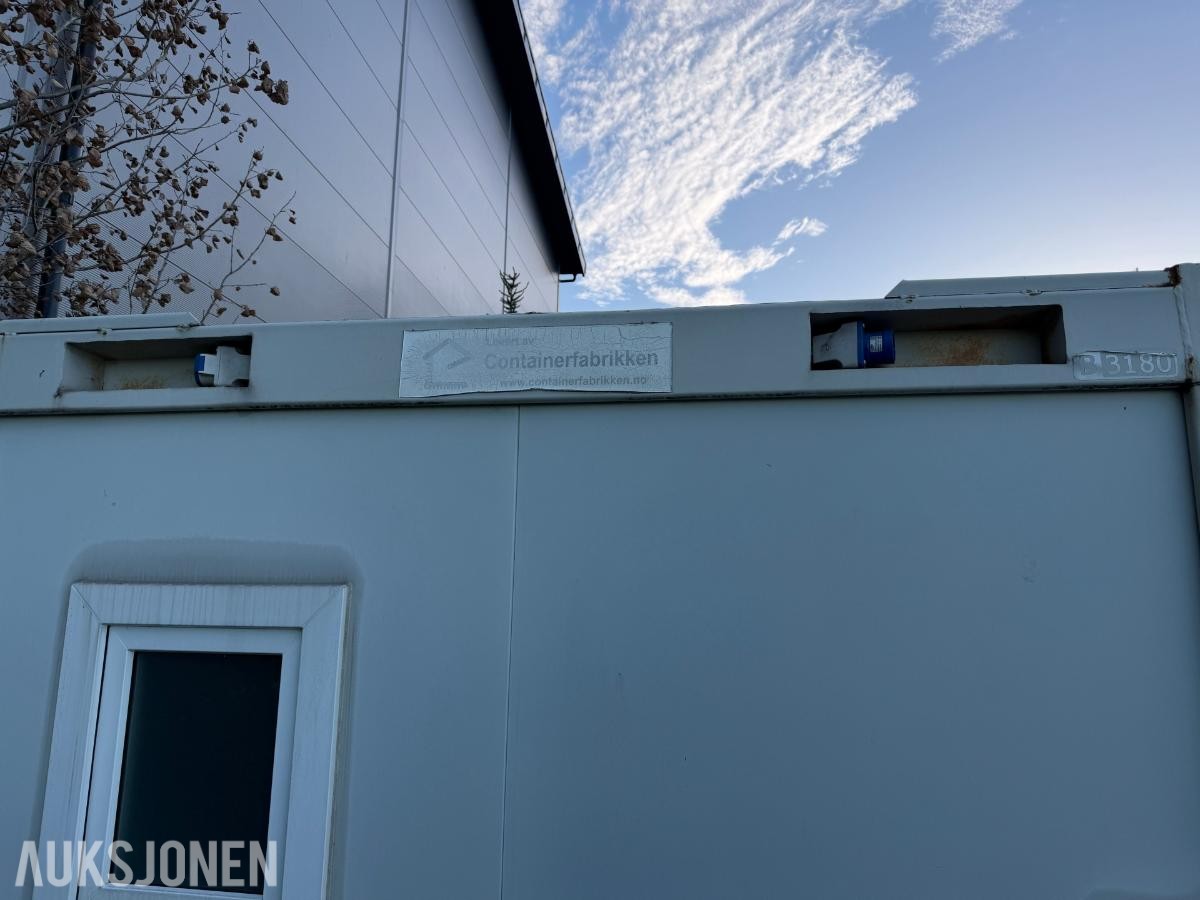 Sanitærcontainer m/ toaletter og dusj